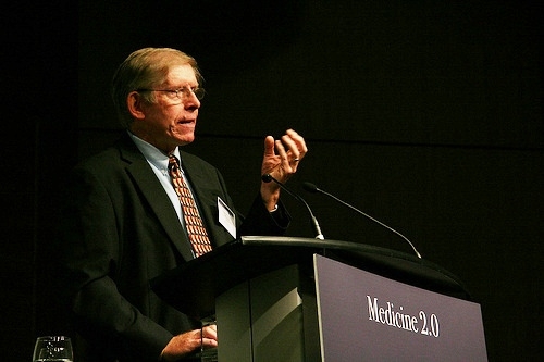 Delivering the opening keynote at Medicine 2.0, Toronto, September 2009